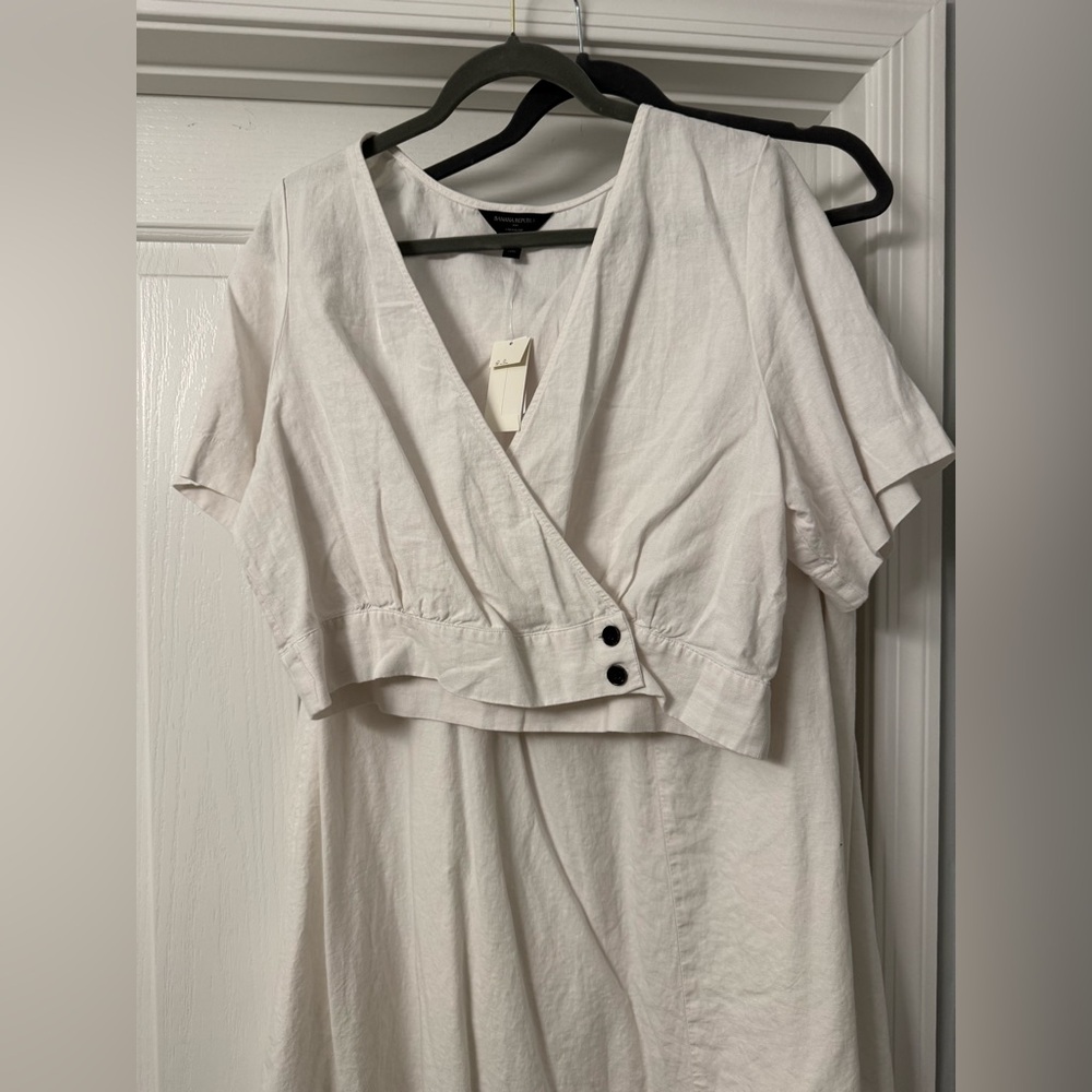 Banana Republic White linen crop v neck with buttons and matching midi skirt.